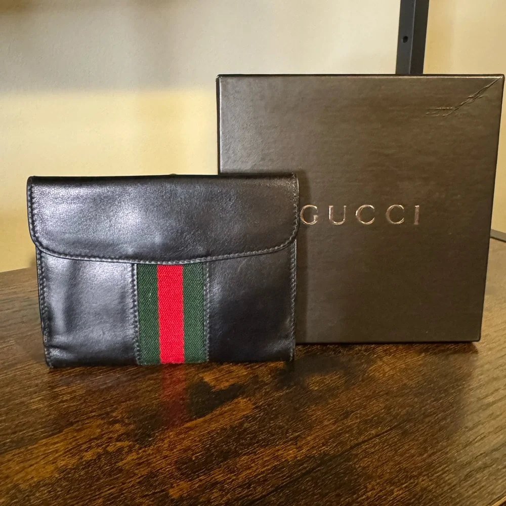 Gucci Black Leather Wallet with Red and Green Accent - Picture 4 of 4
